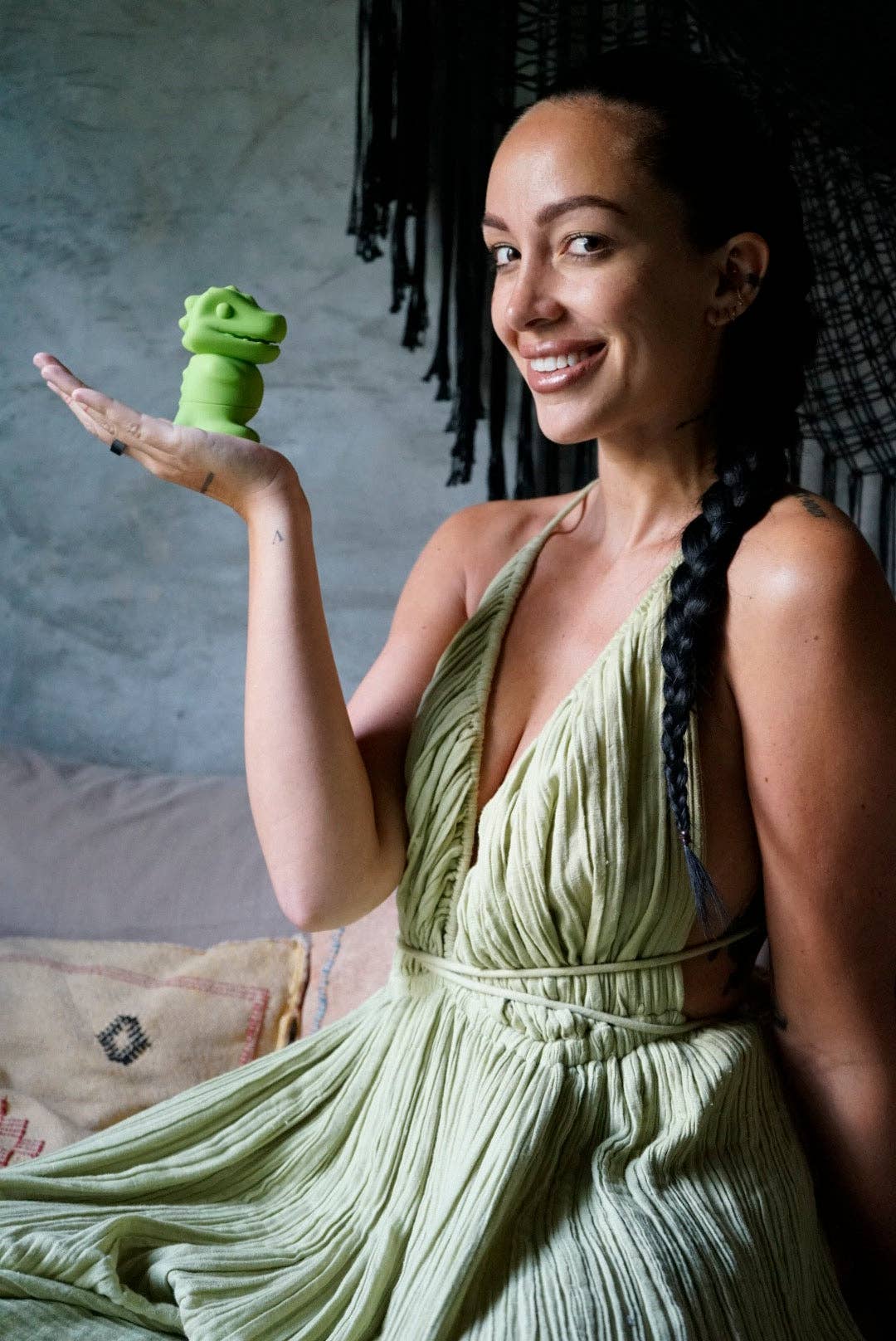 Little Goo – The Suck-o-Saurus Clitoral Stimulator